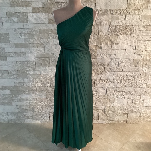 Abercrombie & Fitch Dresses & Skirts - Abercrombie & Fitch Giselle Pleated One-Shoulder Maxi Dress